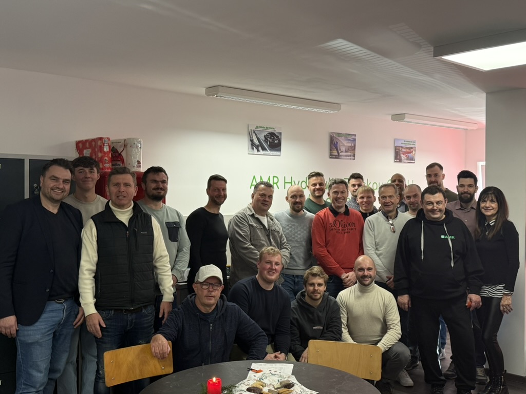 Team von AMR-Hydraulik an einem der Standorte Zwickau und Chemnitz